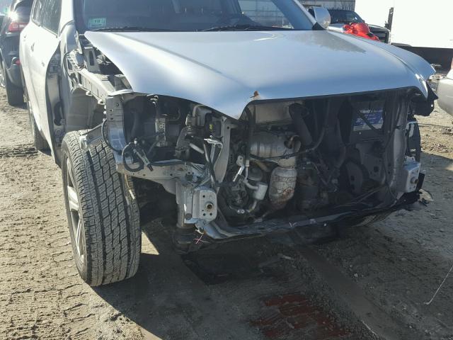 JTEES43A582089832 - 2008 TOYOTA HIGHLANDER SILVER photo 9