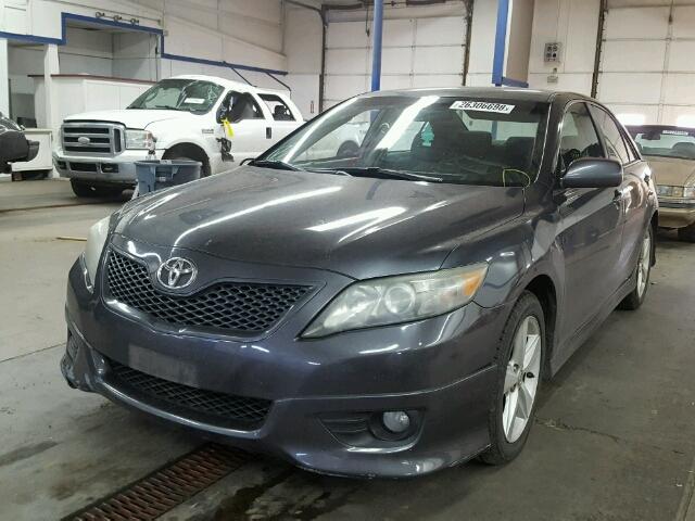 4T1BF3EK2BU602425 - 2011 TOYOTA CAMRY BASE GRAY photo 2