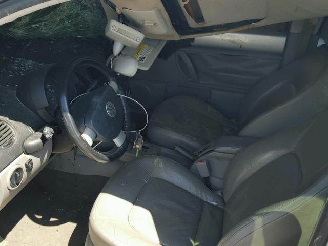 3VWCD31C95M405139 - 2005 VOLKSWAGEN NEW BEETLE 银色 照片 5