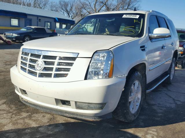 1GYS4AEF5BR223353 - 2011 CADILLAC ESCALADE WHITE photo 2