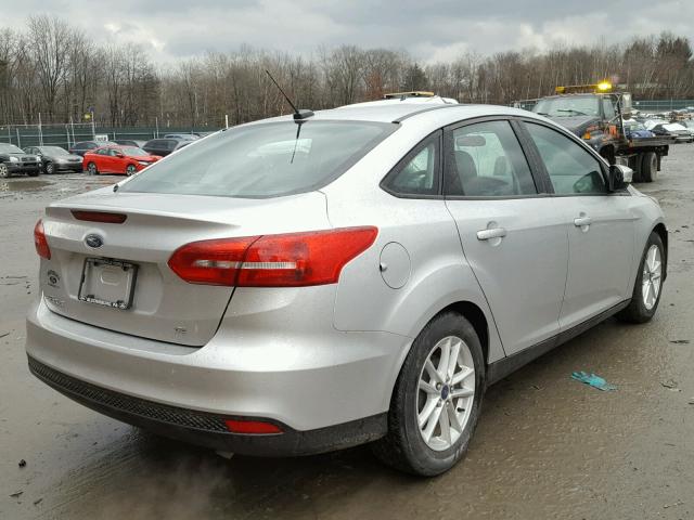 1FADP3F21FL338446 - 2015 FORD FOCUS SE SILVER photo 4