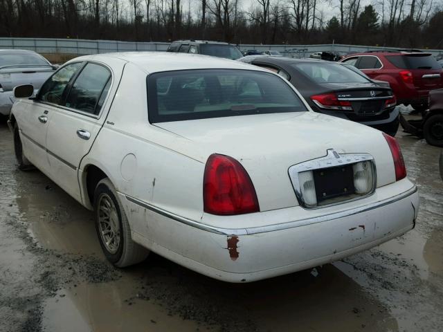 1LNHM82W9XY657684 - 1999 LINCOLN TOWN CAR S WHITE photo 3