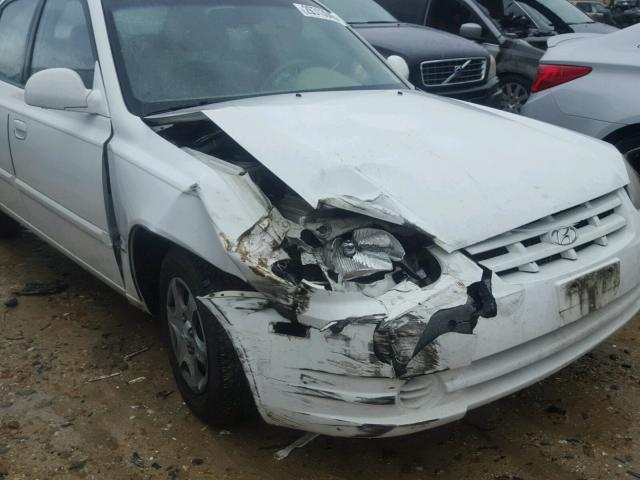 KMHCG45C65U654368 - 2005 HYUNDAI ACCENT GL WHITE photo 9