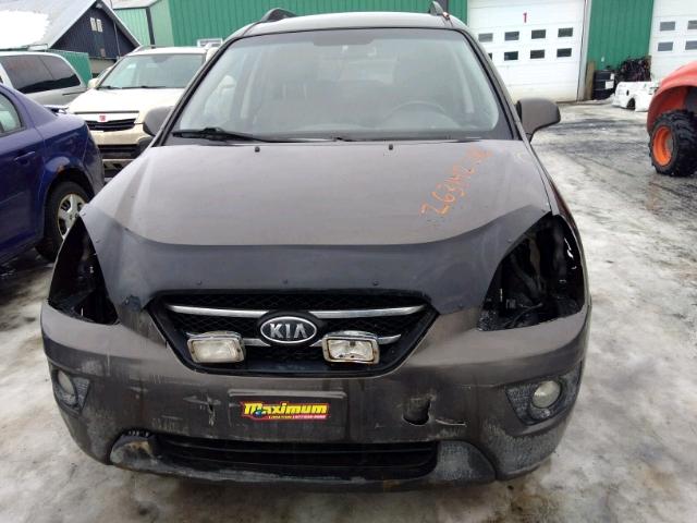 KNAFG528X97293820 - 2009 KIA RONDO BASE BROWN photo 9