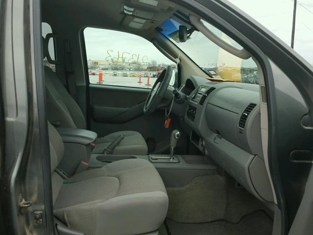 1N6AD07U96C422886 - 2006 NISSAN FRONTIER C GRAY photo 5