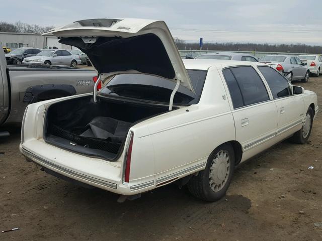 1G6KD54YXWU747085 - 1998 CADILLAC DEVILLE WHITE photo 4