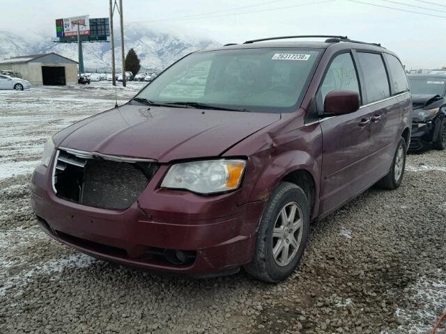 2A8HR54P48R710381 - 2008 CHRYSLER TOWN & COU MAROON photo 2