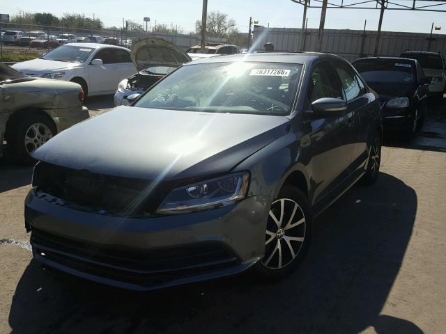 3VWDB7AJ8JM261027 - 2018 VOLKSWAGEN JETTA SE GRAY photo 2