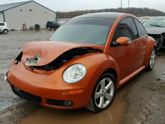 3VWRW3AGXAM021971 - 2010 VOLKSWAGEN NEW BEETLE ORANGE photo 2