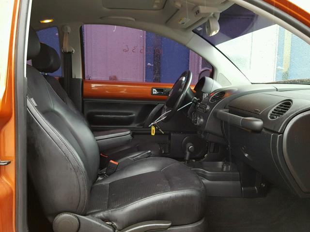 3VWRW3AGXAM021971 - 2010 VOLKSWAGEN NEW BEETLE 橙色 照片 5