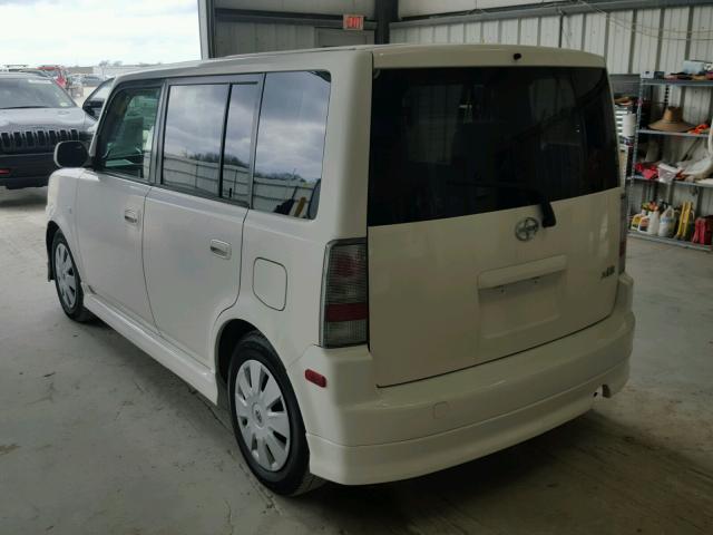 JTLKT324864045937 - 2006 TOYOTA SCION XB WHITE photo 3