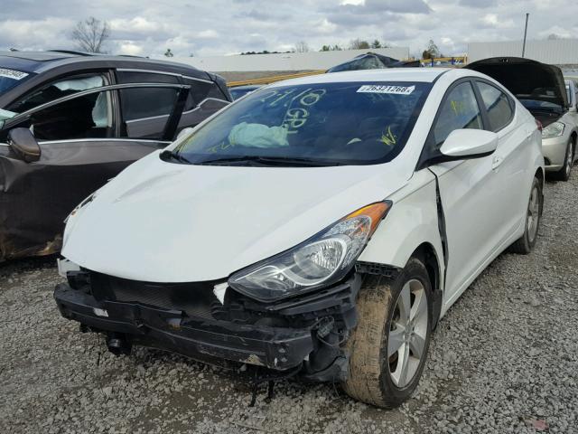 5NPDH4AE1DH153958 - 2013 HYUNDAI ELANTRA GL WHITE photo 2