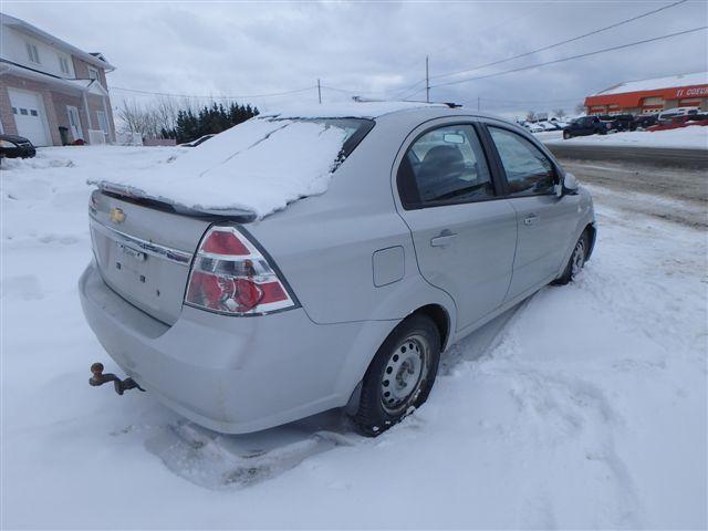 KL1TD55697B162064 - 2007 CHEVROLET AVEO BASE SILVER photo 4