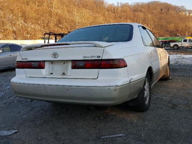 JT2BG22K2X0357746 - 1999 TOYOTA CAMRY LE WHITE photo 4