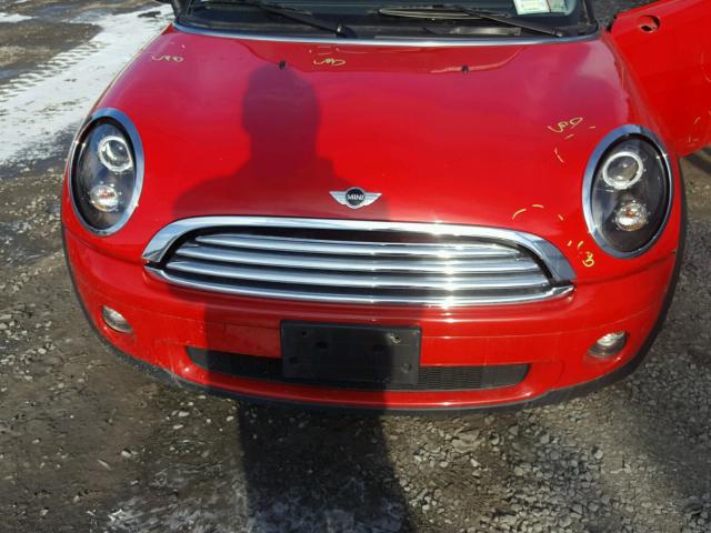 WMWMF33549TU75068 - 2009 MINI COOPER RED photo 7