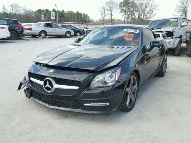 WDDPK3JA7GF117590 - 2016 MERCEDES-BENZ SLK 300 BLACK photo 2