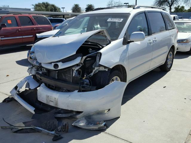 5TDZA22C06S420077 - 2006 TOYOTA SIENNA XLE WHITE photo 2