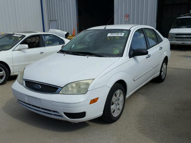 1FAFP34N67W109122 - 2007 FORD FOCUS ZX4 WHITE photo 2