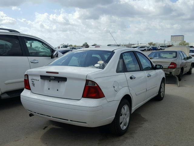 1FAFP34N67W109122 - 2007 FORD FOCUS ZX4 WHITE photo 4