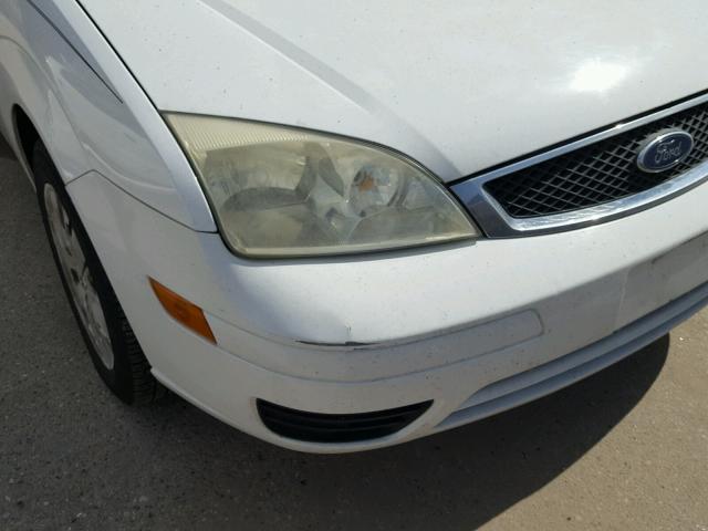 1FAFP34N67W109122 - 2007 FORD FOCUS ZX4 WHITE photo 9