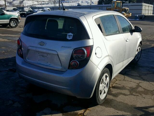 1G1JB6SH0E4195501 - 2014 CHEVROLET SONIC LS 银色 照片 4