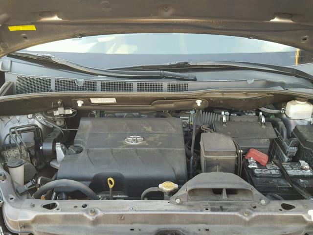 5TDKK3DC3ES498370 - 2014 TOYOTA SIENNA LE GRAY photo 7