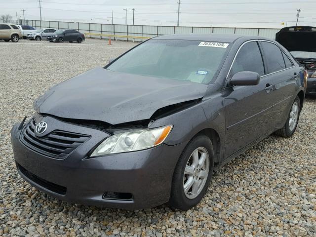 4T4BE46K57R004320 - 2007 TOYOTA CAMRY NEW GRAY photo 2