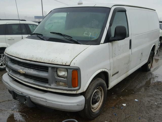 1GCGG25R821155664 - 2002 CHEVROLET EXPRESS G2 WHITE photo 2