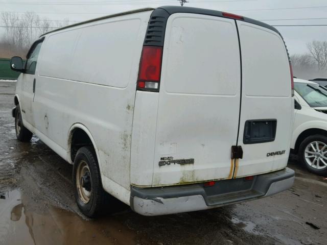 1GCGG25R821155664 - 2002 CHEVROLET EXPRESS G2 WHITE photo 3