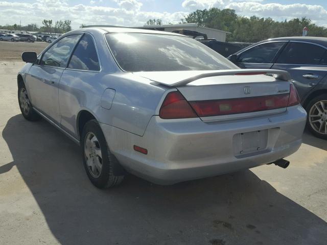 1HGCG3253YA027896 - 2000 HONDA ACCORD EX SILVER photo 3