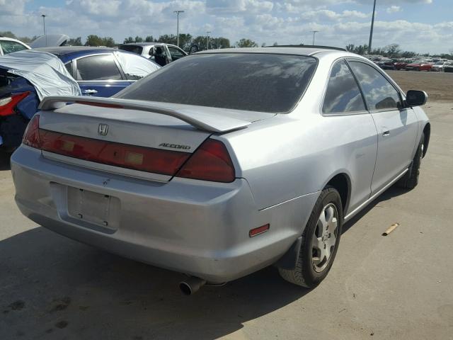 1HGCG3253YA027896 - 2000 HONDA ACCORD EX SILVER photo 4