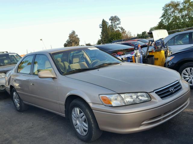 4T1BF28K8YU090880 - 2000 TOYOTA CAMRY LE TAN photo 1