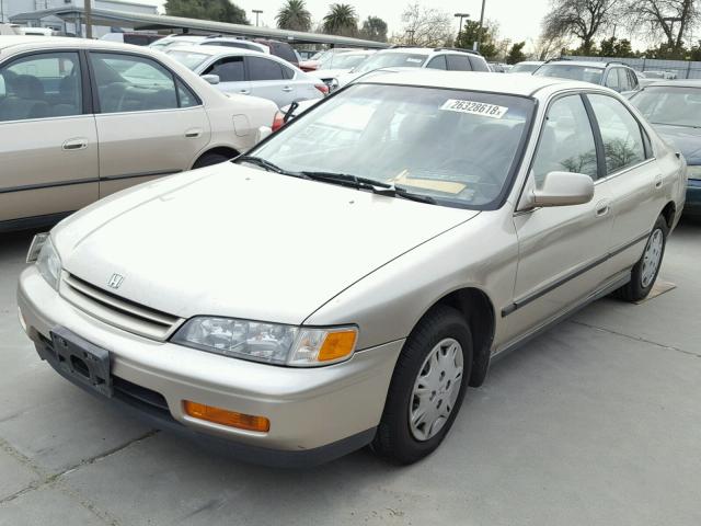 1HGCD5631SA157681 - 1995 HONDA ACCORD LX BEIGE photo 2