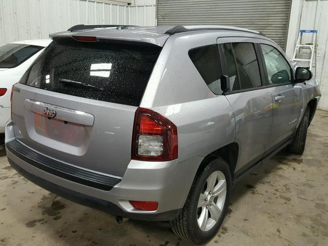 1C4NJCBA5HD146621 - 2017 JEEP COMPASS SP 银色 照片 4