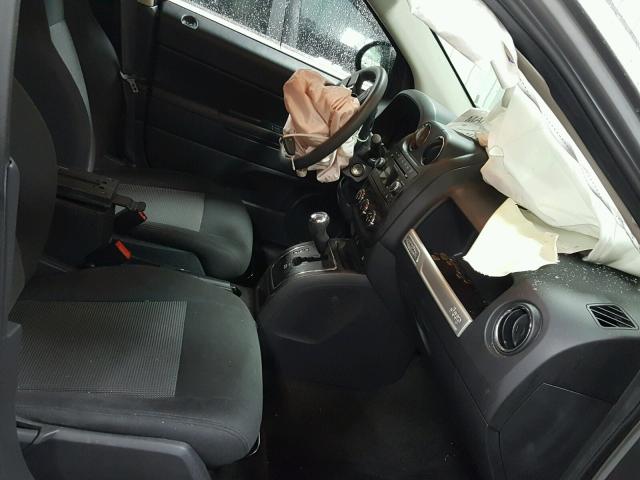 1C4NJCBA5HD146621 - 2017 JEEP COMPASS SP 银色 照片 5