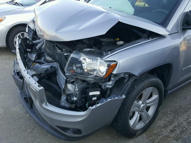 1C4NJCBA5HD146621 - 2017 JEEP COMPASS SP 银色 照片 9