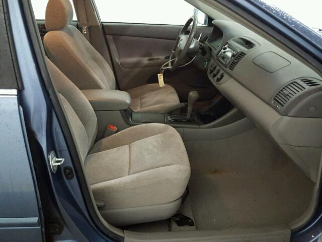 4T1BE32K84U916946 - 2004 TOYOTA CAMRY LE BLUE photo 5