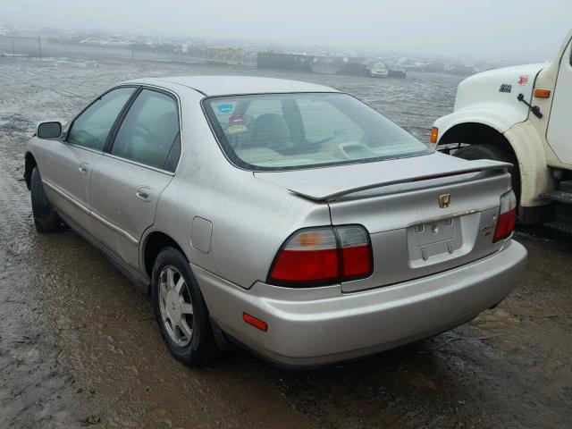 1HGCD5651TA066591 - 1996 HONDA ACCORD EX SILVER photo 3