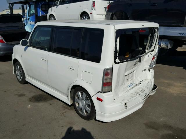 JTLKT324564037889 - 2006 TOYOTA SCION XB WHITE photo 3