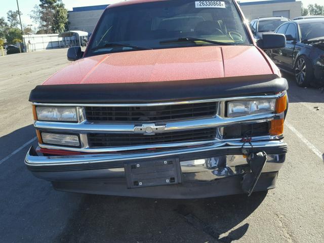 3GNEC16R3XG255540 - 1999 CHEVROLET SUBURBAN C RED photo 9