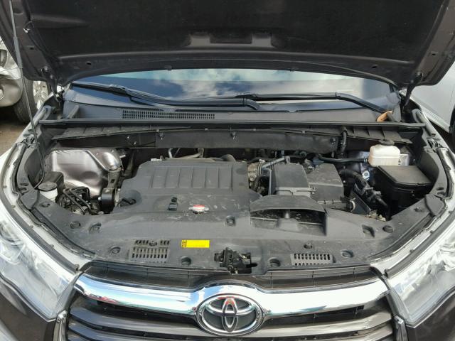 5TDKKRFH5GS132196 - 2016 TOYOTA HIGHLANDER GRAY photo 7