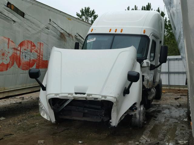 1FUJGLBG4CSBV6462 - 2012 FREIGHTLINER CASCADIA 1 WHITE photo 2