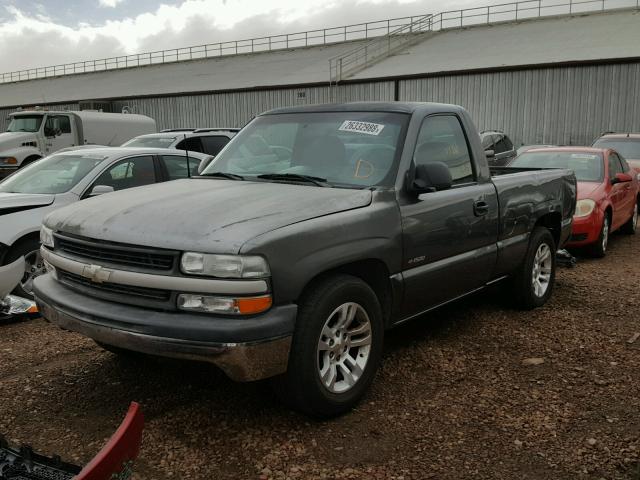 1GCEC14Z72Z319275 - 2002 CHEVROLET SILVERADO CHARCOAL photo 2