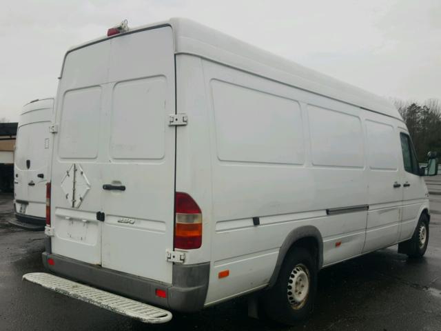 WD2PD744255773991 - 2005 DODGE SPRINTER WHITE photo 4