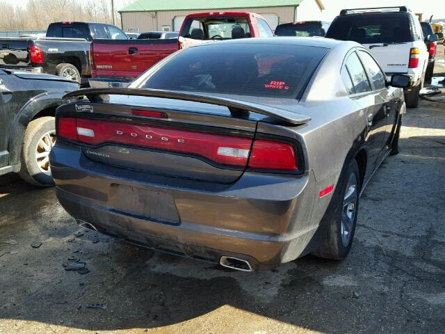 2C3CDXBG4EH212542 - 2014 DODGE CHARGER SE GRAY photo 4