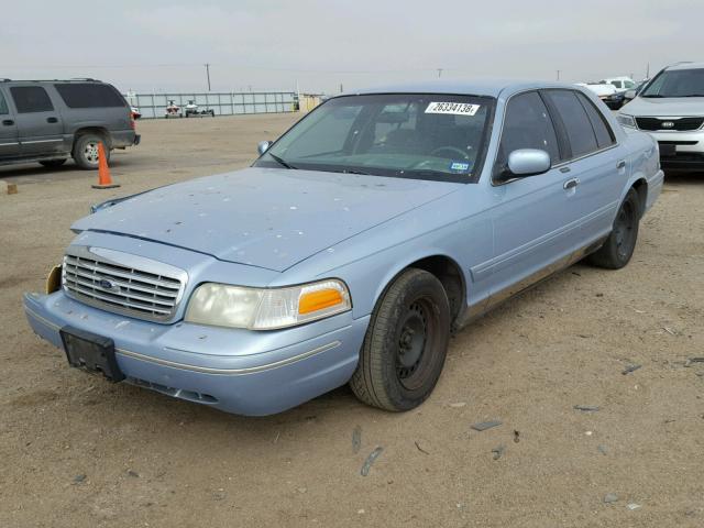 2FAFP74W2YX127476 - 2000 FORD CROWN VICT BLUE photo 2