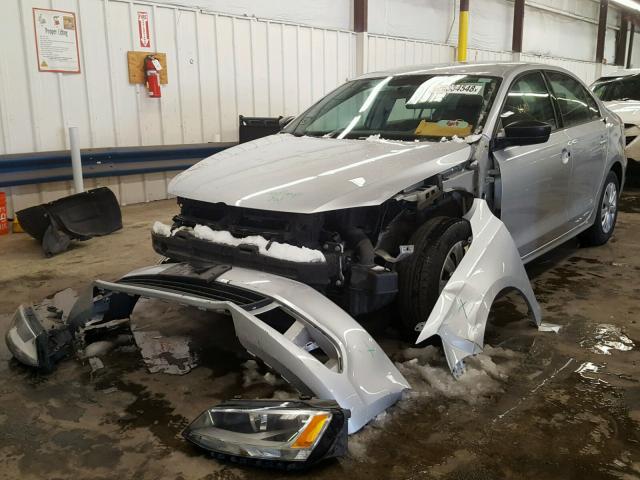 3VW1K7AJ3DM205438 - 2013 VOLKSWAGEN JETTA BASE ვერცხლისფერი ფოტო 2