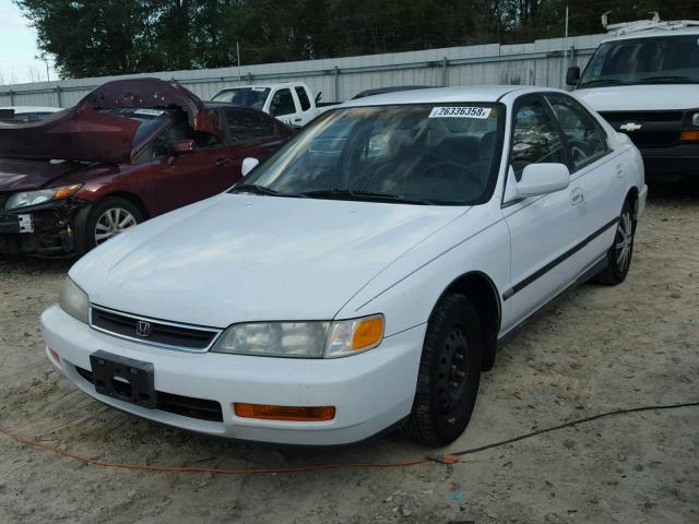 1HGCD5630TA243694 - 1996 HONDA ACCORD LX WHITE photo 2