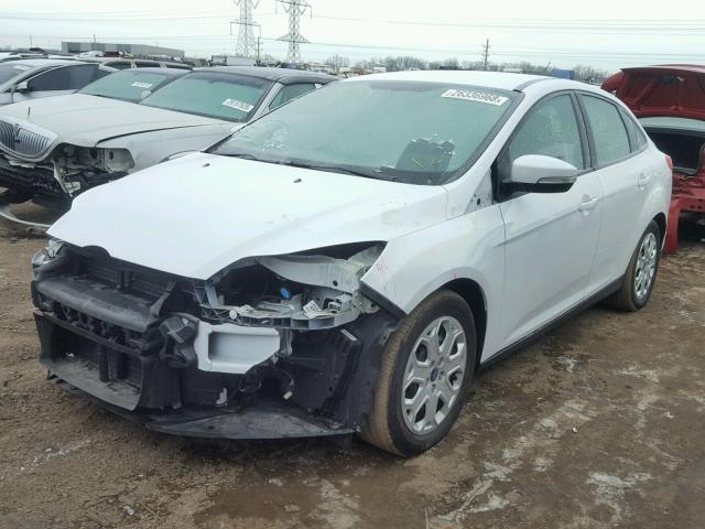 1FAHP3F27CL323432 - 2012 FORD FOCUS SE WHITE photo 2