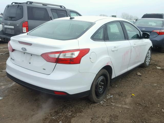 1FAHP3F27CL323432 - 2012 FORD FOCUS SE WHITE photo 4